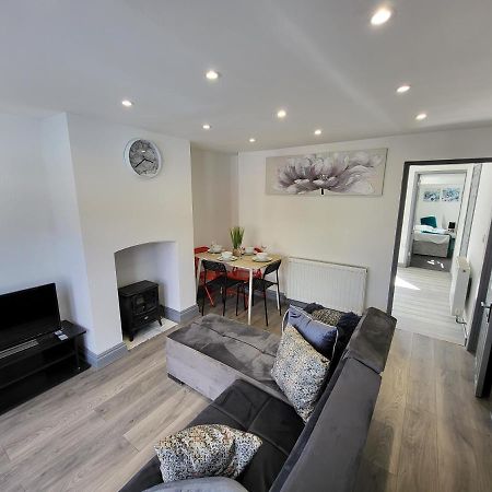 קולצ'סטר Vetrelax 4Bedroom House With Garden And Parking מראה חיצוני תמונה