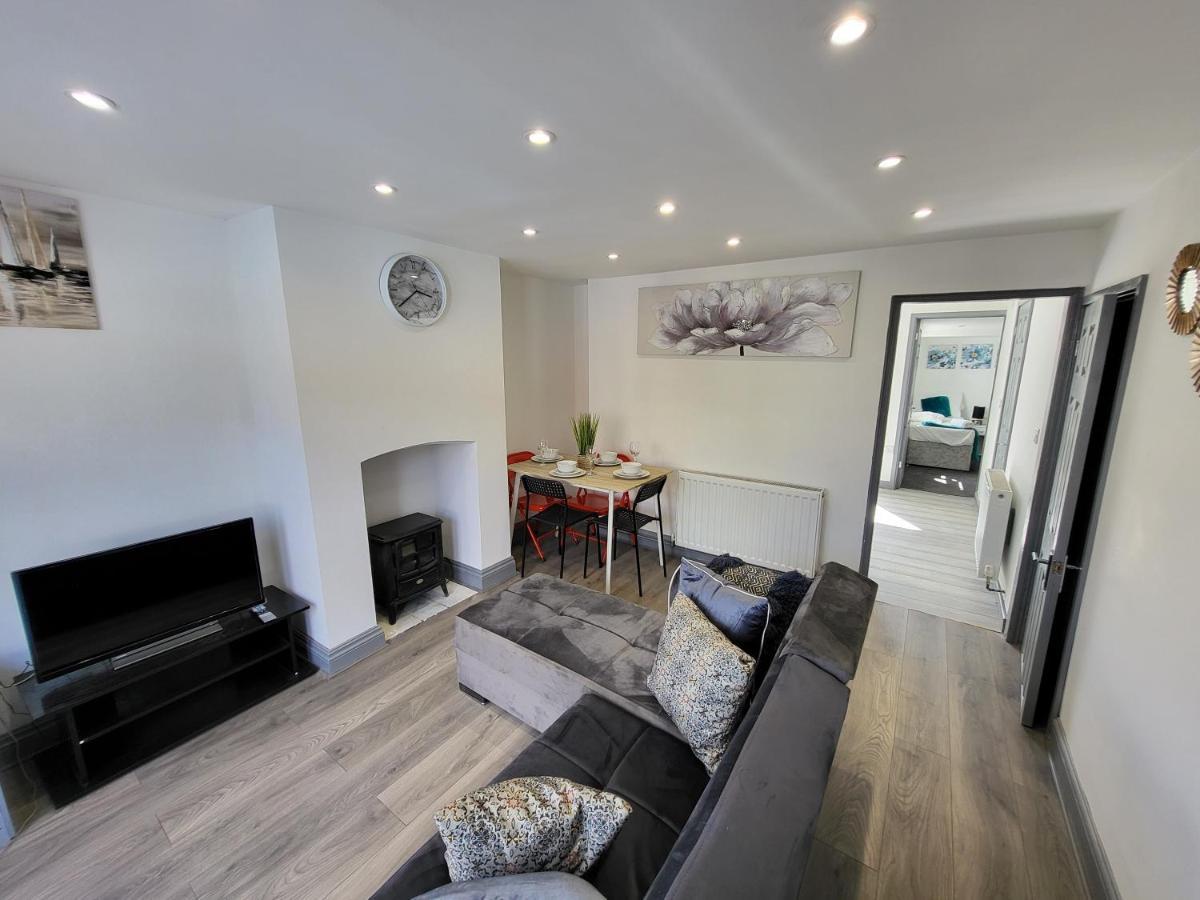 קולצ'סטר Vetrelax 4Bedroom House With Garden And Parking מראה חיצוני תמונה